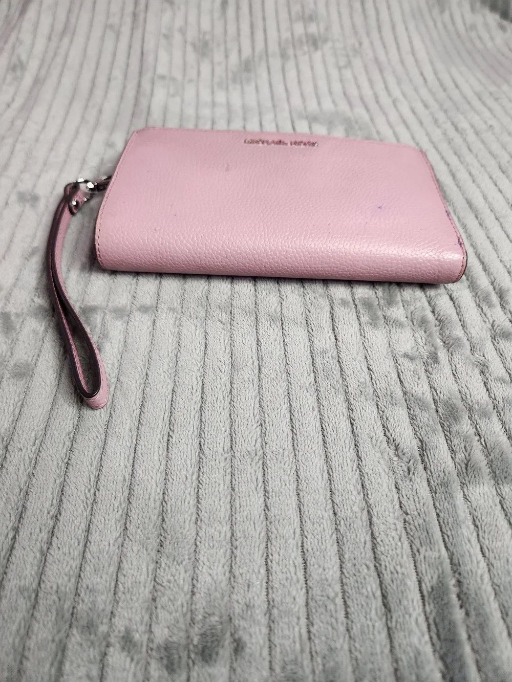 MICHAEL Michael Kors Adele Double-Zip Pebble Leather phone Wristlet Lilac Pink